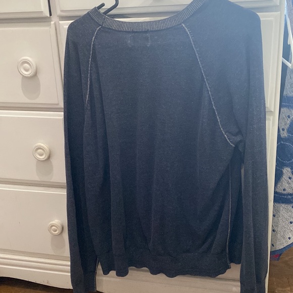 Soft comfy vintage fit american eagle sweatshirt - Picture 2 of 4